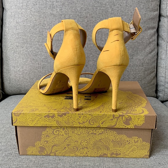 Yellow Open Toe Heels Size 8 - Picture 3 of 4